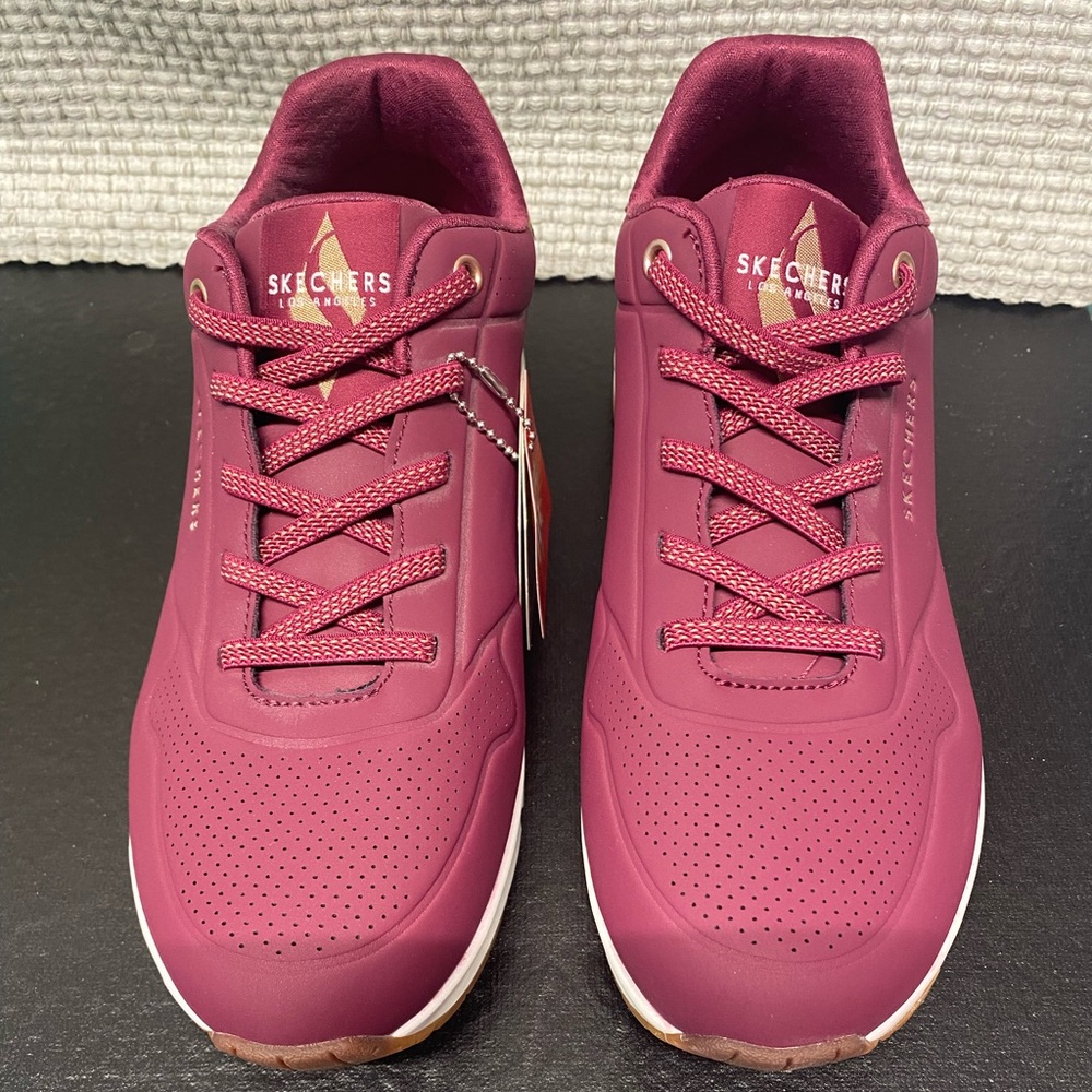 Skechers Ladies Burgundy Slip On Sneakers Size 8 WIDE NWT